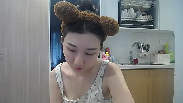 Snapshot of Asiagirll chatting on June 11, 2:53 am Asiagirll online show from June 11, 2:53 am