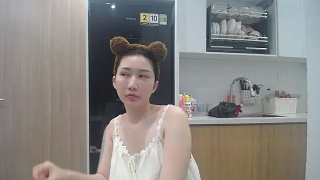 Snapshot of Asiagirll chatting on June 17, 3:24 pm Asiagirll online show from June 17, 3:24 pm