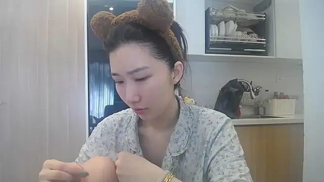 Snapshot of Asiagirll chatting on June 20, 1:09 am Asiagirll online show from June 20, 1:09 am