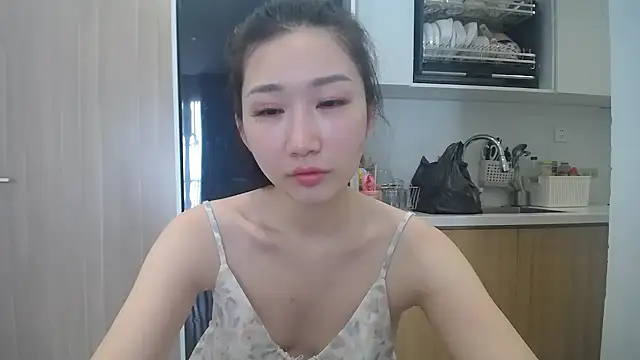 Snapshot of Asiagirll chatting on June 24, 12:09 am Asiagirll online show from June 24, 12:09 am