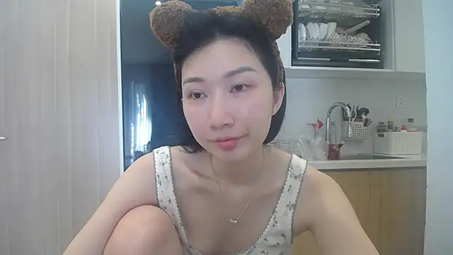 Snapshot of Asiagirll chatting on July 13, 12:57 am Asiagirll online show from July 13, 12:57 am