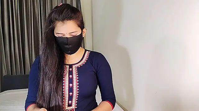 Snapshot of YourLovelyQueen chatting on January 18, 3:53 am YourLovelyQueen online show from January 18, 3:53 am
