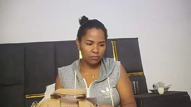 Snapshot of aleixane chatting on April 1, 1:41 pm aleixane online show from April 1, 1:41 pm