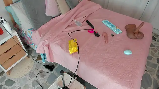 Snapshot of elena_mature chatting on October 21, 7:25 pm elena mature online show from October 21, 7:25 pm