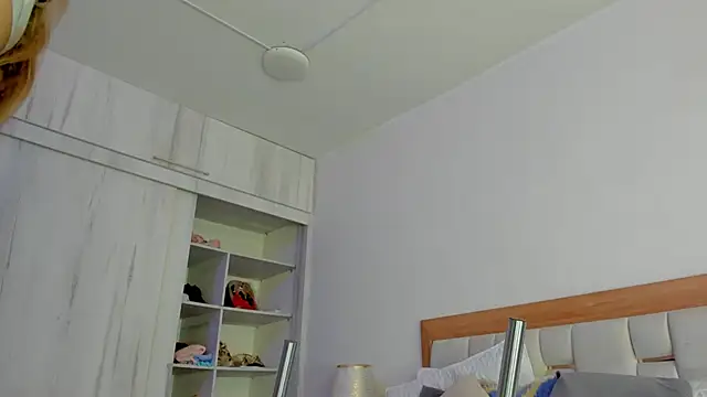 Snapshot of elena_mature chatting on October 31, 3:57 pm elena mature online show from October 31, 3:57 pm