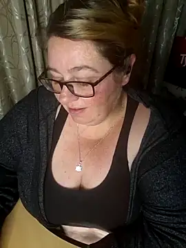 Snapshot of Iceprincess2bad4u chatting on October 19, 5:46 pm Iceprincess2bad4u online show from October 19, 5:46 pm