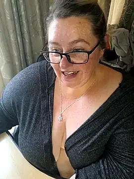 Snapshot of Iceprincess2bad4u chatting on November 1, 6:15 am Iceprincess2bad4u online show from November 1, 6:15 am