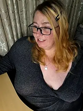 Snapshot of Iceprincess2bad4u chatting on November 7, 6:08 pm Iceprincess2bad4u online show from November 7, 6:08 pm