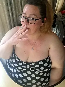 Snapshot of Iceprincess2bad4u chatting on November 15, 6:11 am Iceprincess2bad4u online show from November 15, 6:11 am