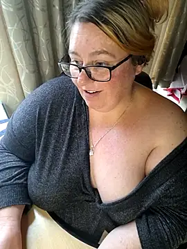 Snapshot of Iceprincess2bad4u chatting on November 16, 6:52 am Iceprincess2bad4u online show from November 16, 6:52 am