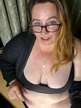 Snapshot of Iceprincess2bad4u chatting on November 16, 6:57 pm Iceprincess2bad4u online show from November 16, 6:57 pm