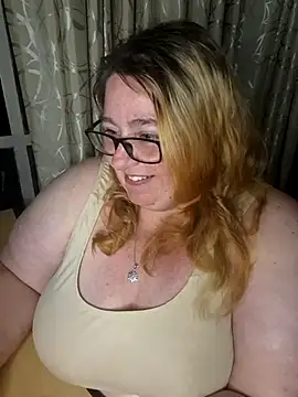 Snapshot of Iceprincess2bad4u chatting on November 24, 6:07 pm Iceprincess2bad4u online show from November 24, 6:07 pm