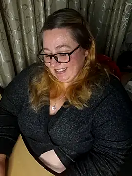 Snapshot of Iceprincess2bad4u chatting on November 28, 5:15 pm Iceprincess2bad4u online show from November 28, 5:15 pm