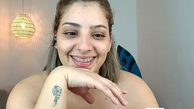 Snapshot of YummyAnna_ chatting on May 20, 8:04 pm YummyAnna online show from May 20, 8:04 pm