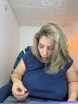 Snapshot of YummyAnna_ chatting on July 3, 8:37 pm YummyAnna online show from July 3, 8:37 pm