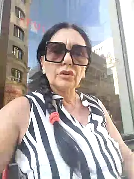 Snapshot of La_Vedova_Allegra chatting on June 19, 6:01 pm La Vedova Allegra online show from June 19, 6:01 pm