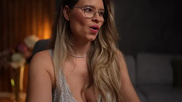 BrandyWhite online show from November 18, 5:23 am