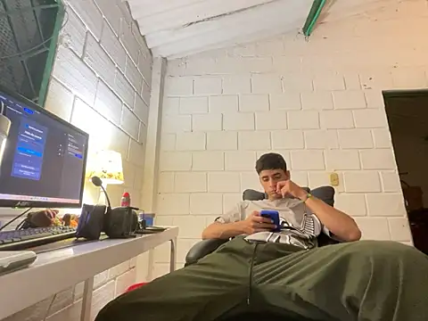 Max TheHorseDick online show from November 4, 3:27 am