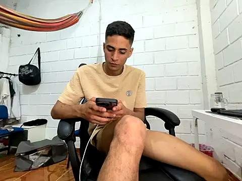 Max TheHorseDick online show from December 14, 3:45 am