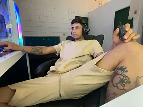 Max TheHorseDick online show from March 12, 6:58 pm