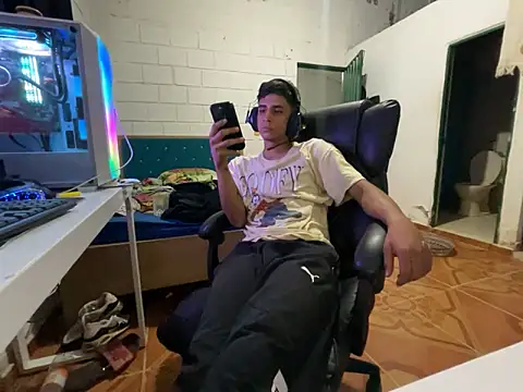 Max TheHorseDick online show from April 4, 4:00 am