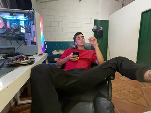 Max TheHorseDick online show from April 4, 7:44 pm