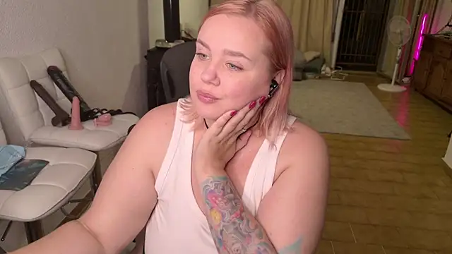 Snapshot of MargotGrey chatting on September 10, 7:03 pm MargotGrey online show from September 10, 7:03 pm