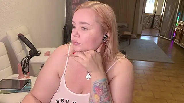 Snapshot of MargotGrey chatting on October 28, 2:53 pm MargotGrey online show from October 28, 2:53 pm