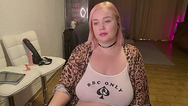 Snapshot of MargotGrey chatting on November 23, 11:32 am MargotGrey online show from November 23, 11:32 am