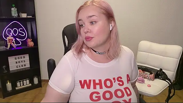 Snapshot of MargotGrey chatting on June 12, 9:41 am MargotGrey online show from June 12, 9:41 am