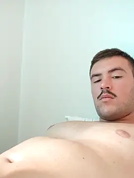 Snapshot of urielpereira chatting on November 4, 4:28 pm urielpereira online show from November 4, 4:28 pm