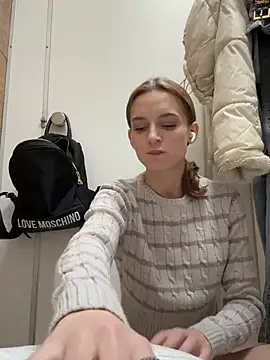 Snapshot of -AngelAri- chatting on December 22, 9:09 pm -AngelAri- online show from December 22, 9:09 pm