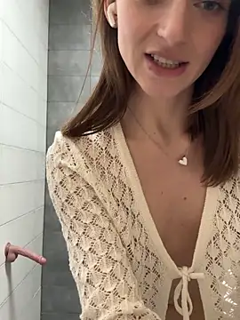 Snapshot of -AngelAri- chatting on February 23, 12:19 am -AngelAri- online show from February 23, 12:19 am