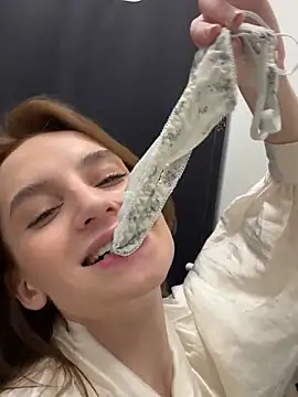 Snapshot of -AngelAri- chatting on March 2, 12:11 pm -AngelAri- online show from March 2, 12:11 pm