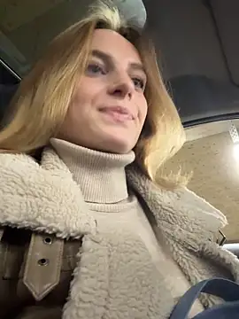 Snapshot of -AngelAri- chatting on October 2, 6:04 pm -AngelAri- online show from October 2, 6:04 pm