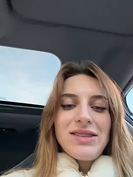 Snapshot of -AngelAri- chatting on May 1, 6:01 pm -AngelAri- online show from May 1, 6:01 pm