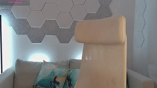 novaforyou1 online show from December 19, 9:17 pm