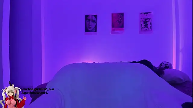 Snapshot of Moonlight1002 chatting on October 10, 2:10 am Moonlight1002 online show from October 10, 2:10 am