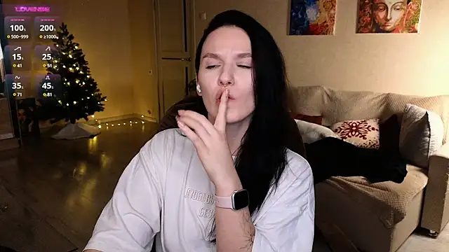 Snapshot of Val_lava chatting on December 17, 11:38 pm Val lava online show from December 17, 11:38 pm