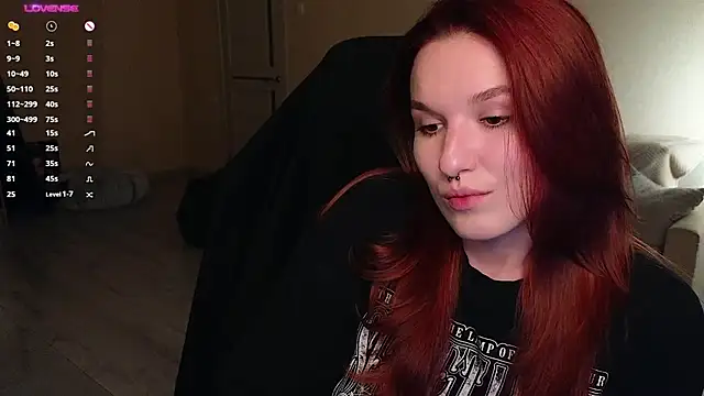 Snapshot of Val_lava chatting on October 3, 7:22 pm Val lava online show from October 3, 7:22 pm