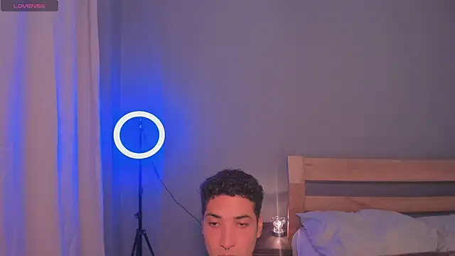 Snapshot of MitchellXD chatting on March 4, 4:35 pm MitchellXD online show from March 4, 4:35 pm