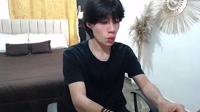 Snapshot of Elio-cam chatting on November 11, 8:25 am Elio-cam online show from November 11, 8:25 am