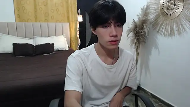 Snapshot of Elio-cam chatting on November 15, 1:36 am Elio-cam online show from November 15, 1:36 am