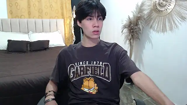 Snapshot of Elio-cam chatting on November 21, 4:33 am Elio-cam online show from November 21, 4:33 am