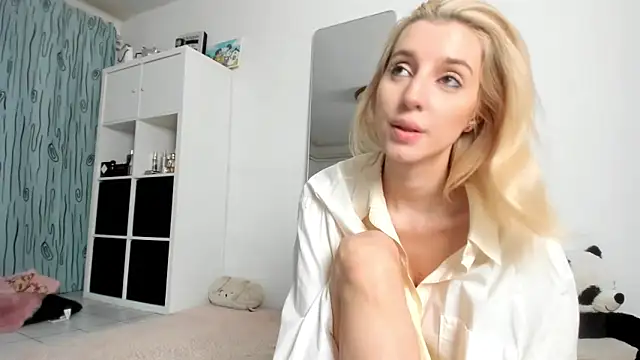 Snapshot of KenzieDawton chatting on November 14, 4:38 pm KenzieDawton online show from November 14, 4:38 pm