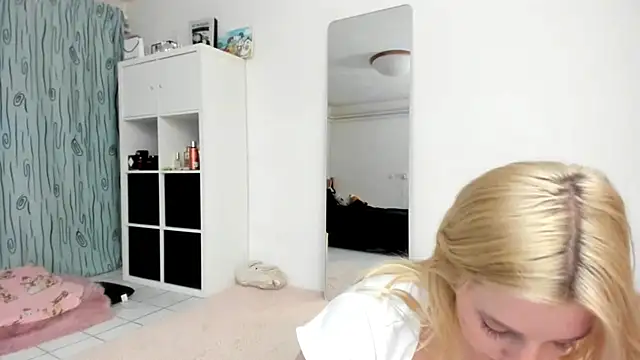 KenzieDawton online show from April 2, 6:27 pm