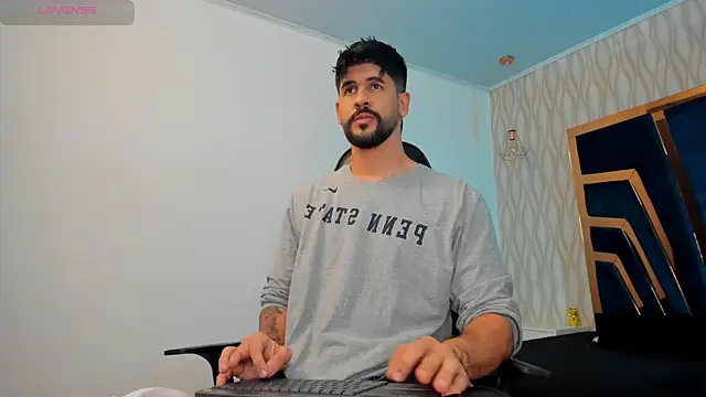 Snapshot of Petesevans chatting on November 6, 11:26 pm Petesevans online show from November 6, 11:26 pm