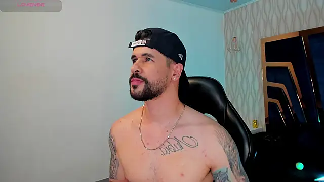 Snapshot of Petesevans chatting on November 12, 11:25 pm Petesevans online show from November 12, 11:25 pm