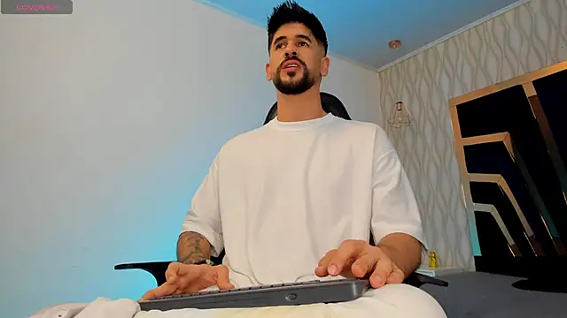 Snapshot of Petesevans chatting on November 26, 11:06 pm Petesevans online show from November 26, 11:06 pm