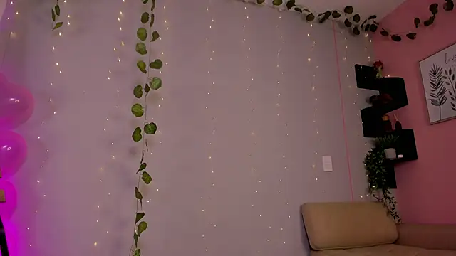 Snapshot of sussyprice chatting on February 19, 11:01 pm sussyprice online show from February 19, 11:01 pm